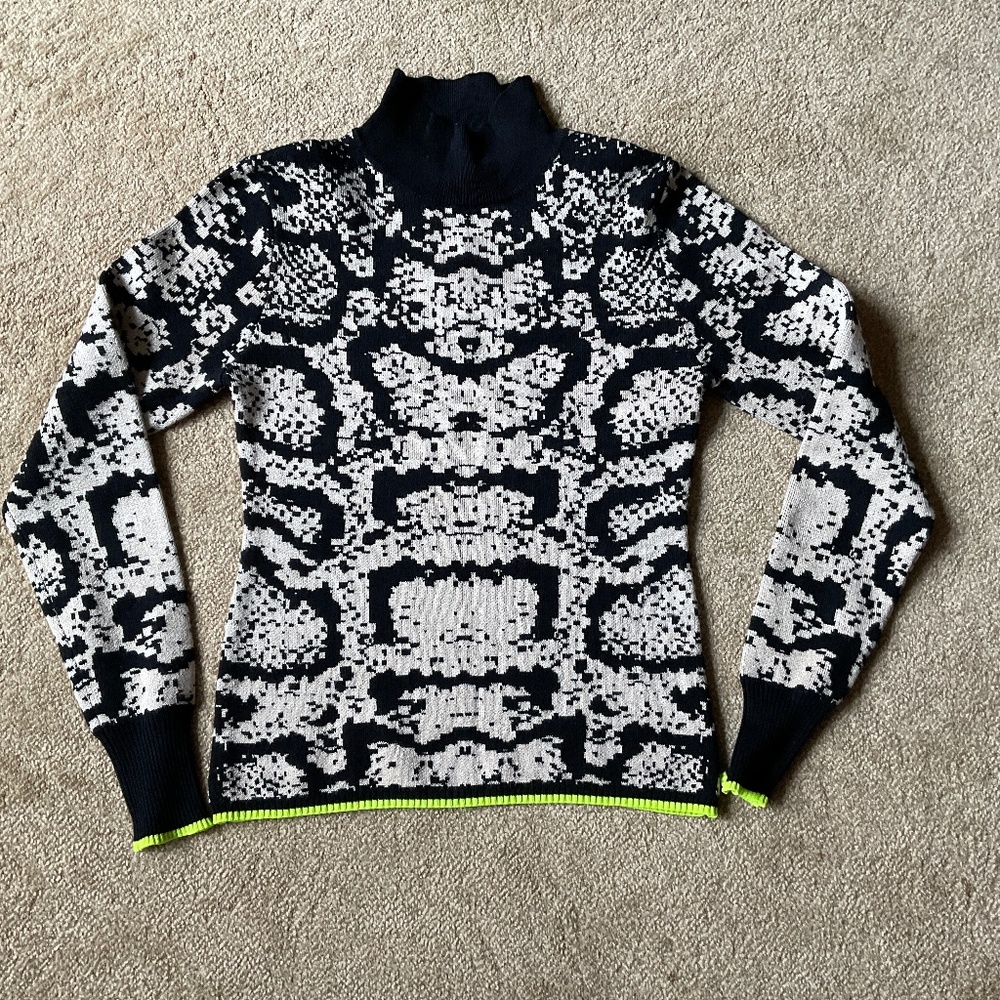 Derek heart women’s sweater